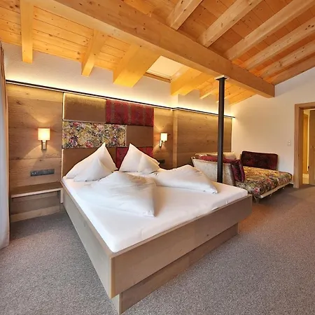 Hotel & Garni Koehle Inklusive Super Sommer Card 2025 Serfaus
