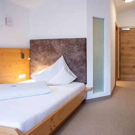 Hotel&garni Köhle Inklusive Super Sommer Card 2025 4* Serfaus
